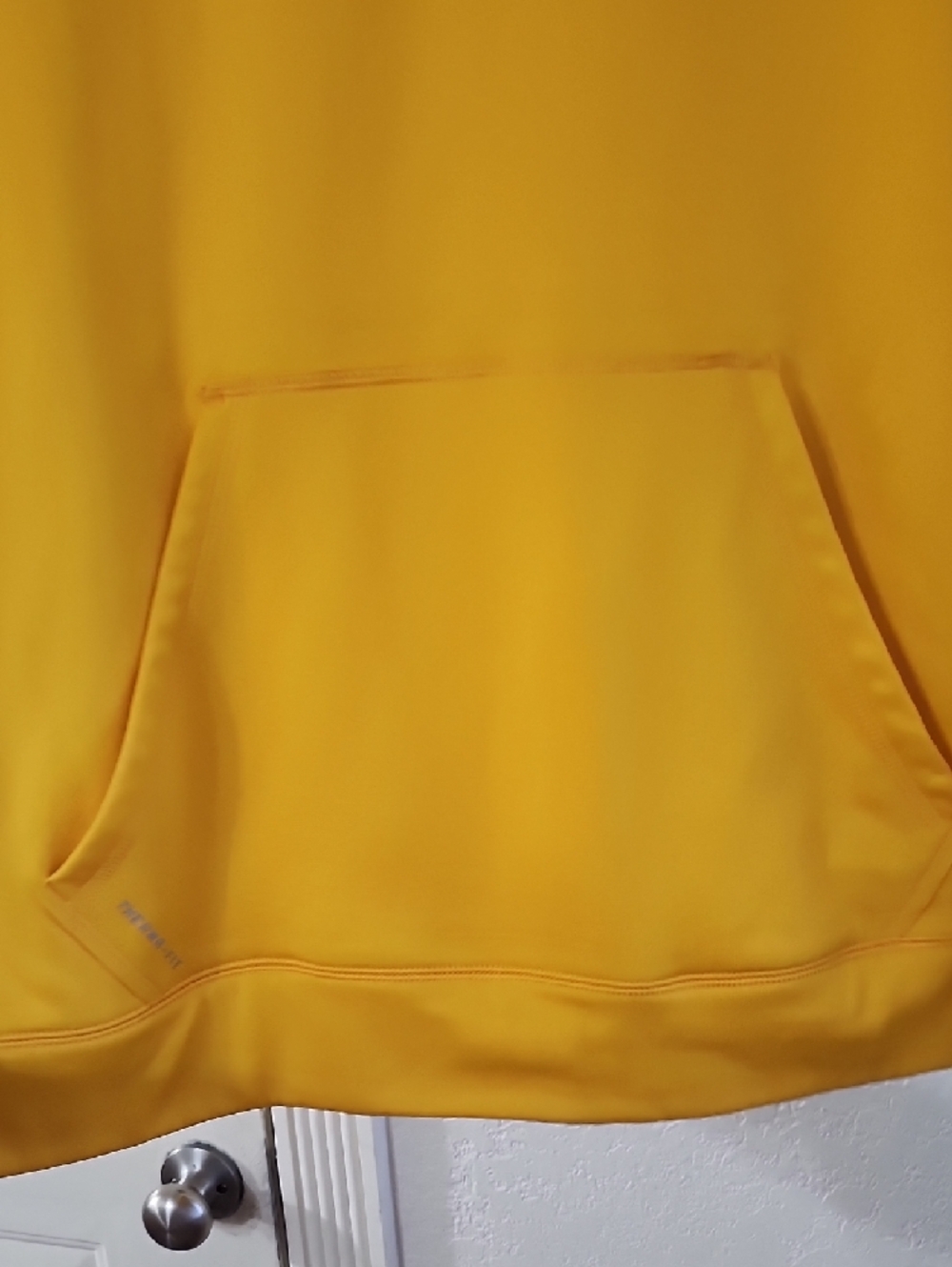 Nike Men's Therma-FIT Pullover Hoodie Yellow Sz XL EUC Nike Hoodie Activewear - Picture 8 of 9